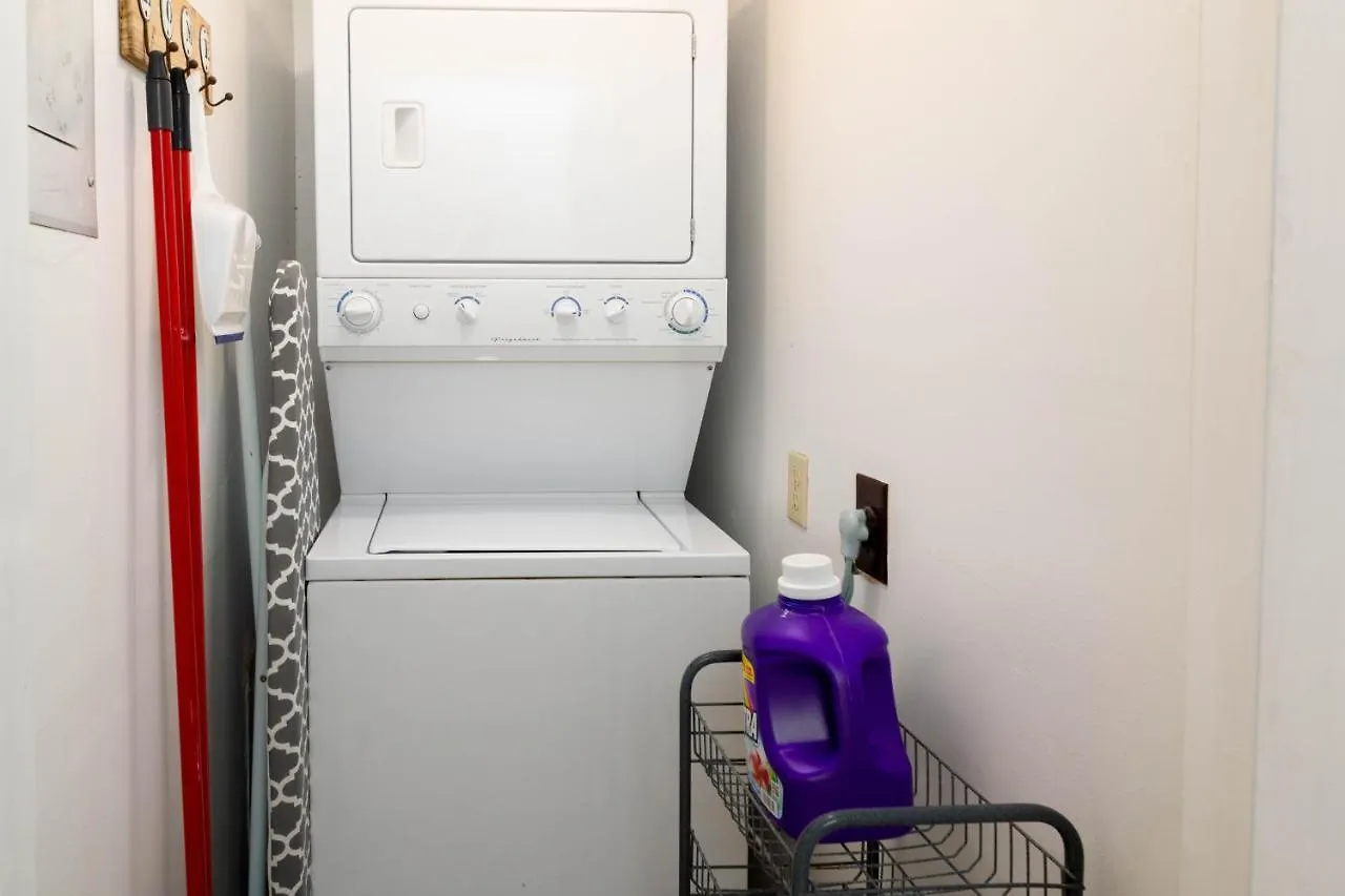 Beachfront & Free Beach Service-Master On Gulf! Panama City Beach Apartment