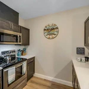 Cozy King Bed-free Parking! Easy Ride To Nyc , Newark United States
